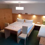 萨勒旅馆 招待所 *